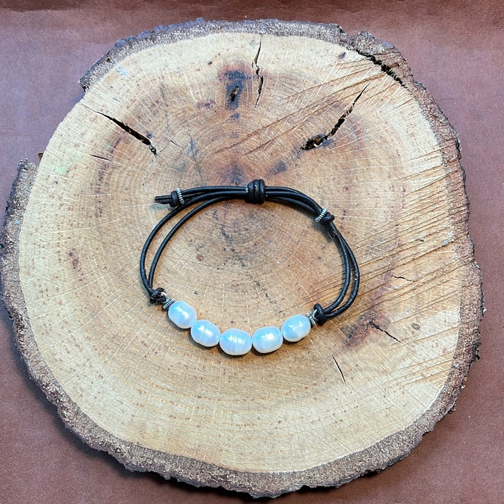 Freshwater pearl, Bali silver, sterling and leather adjustable bracelet
